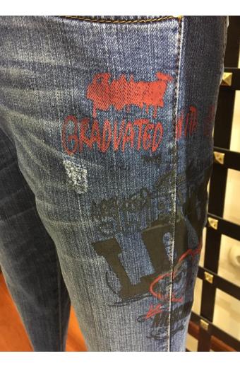 Джинсы Moschino